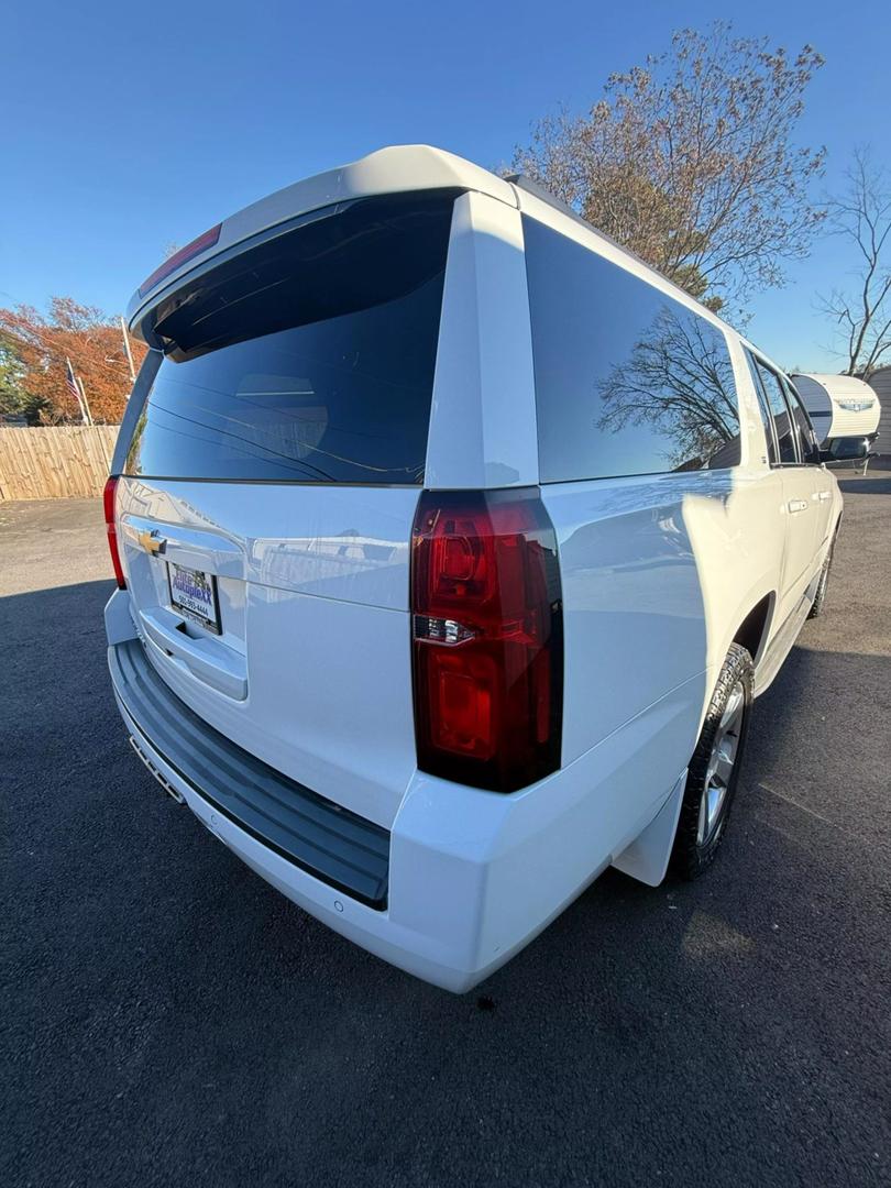 2016 Chevrolet Suburban LT photo 5