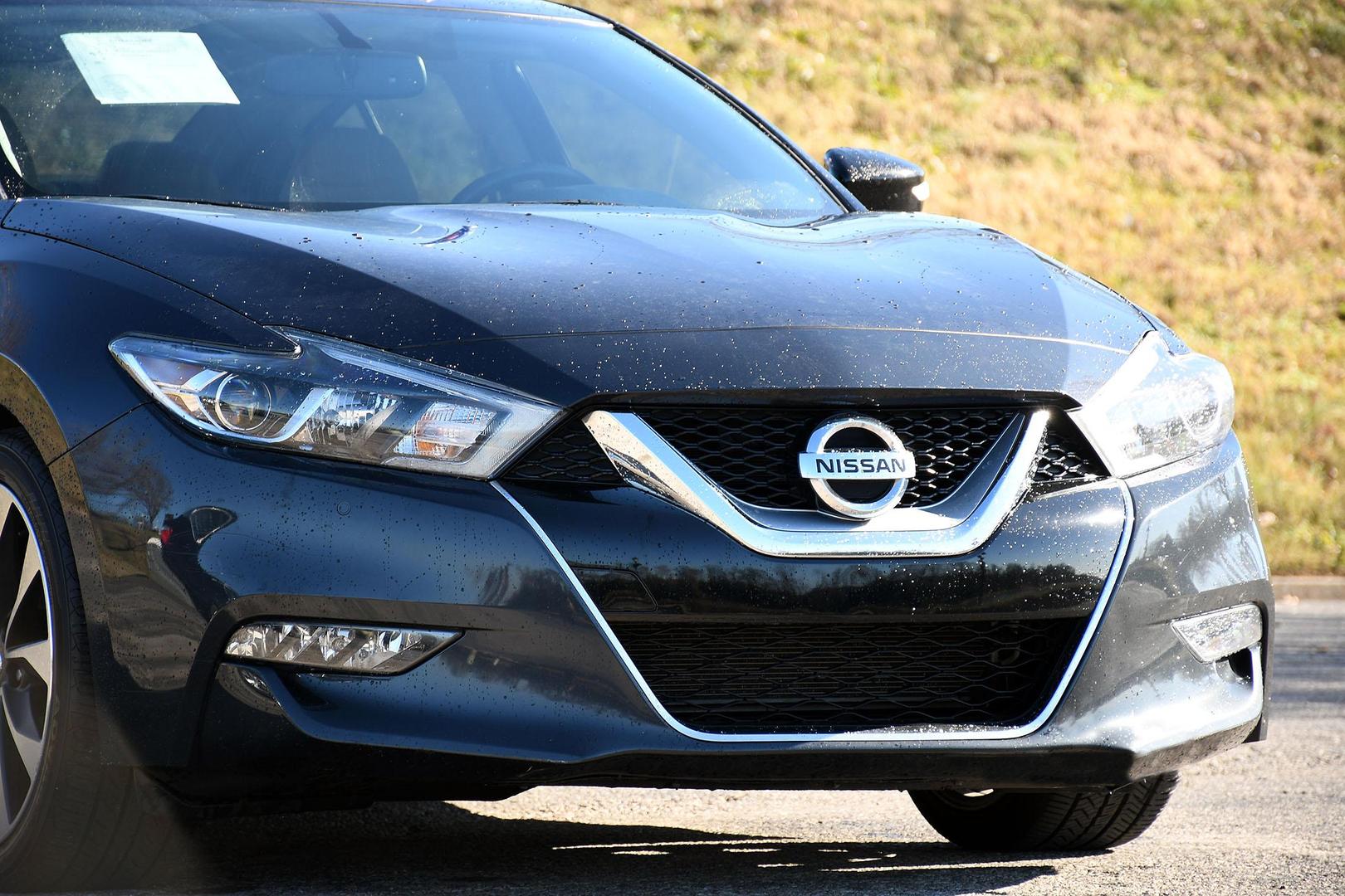 2016 Nissan Maxima SR photo 2