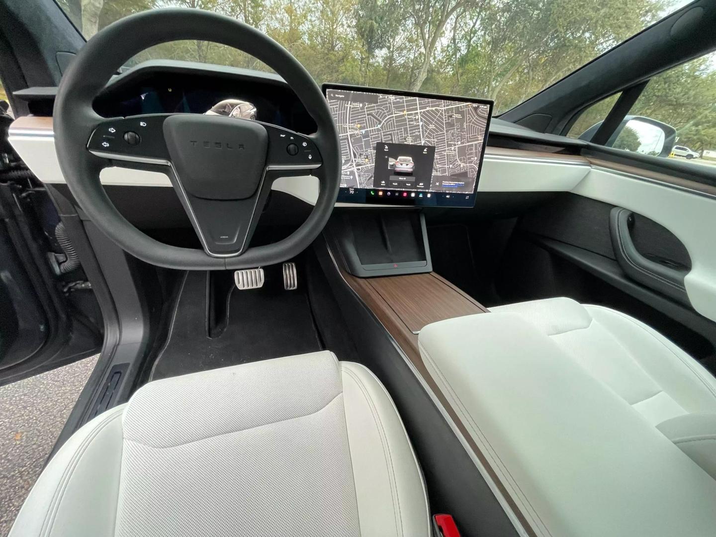 2023 Tesla Model X Long Range photo 14