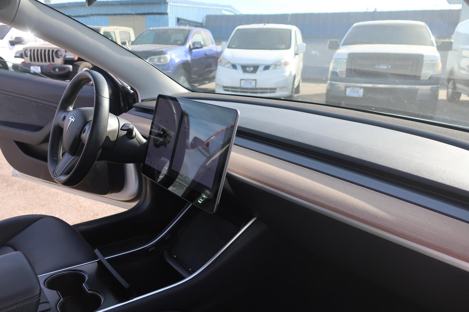 2018 Tesla Model 3 Long Range photo 31