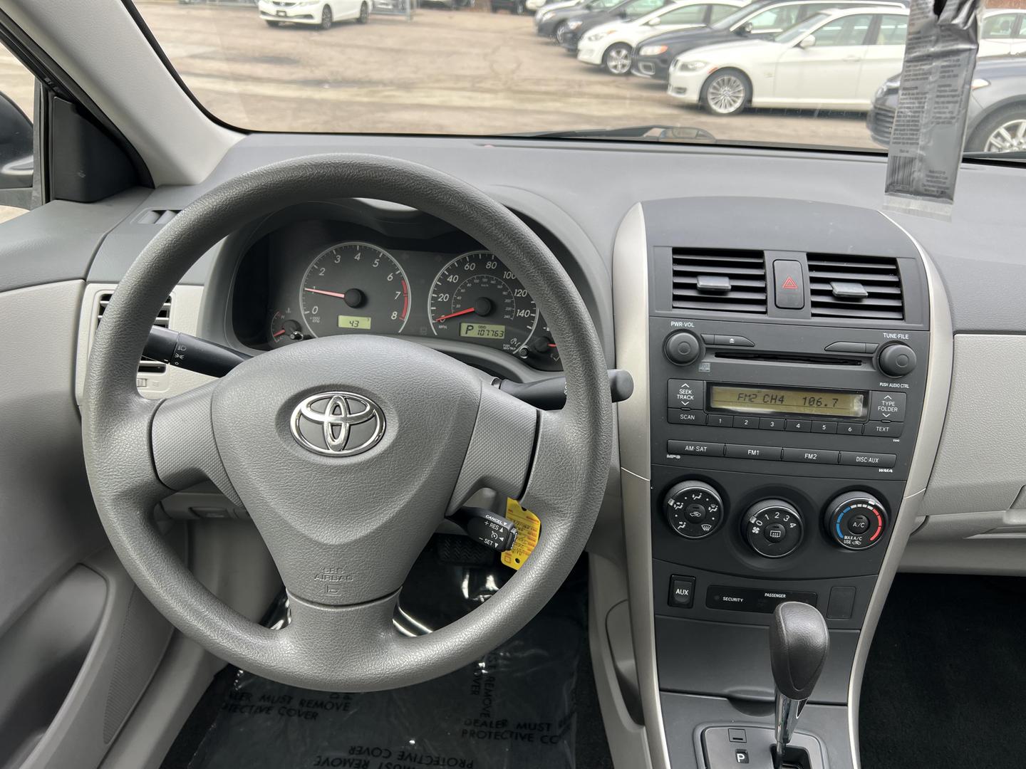 2009 Toyota Corolla LE photo 25