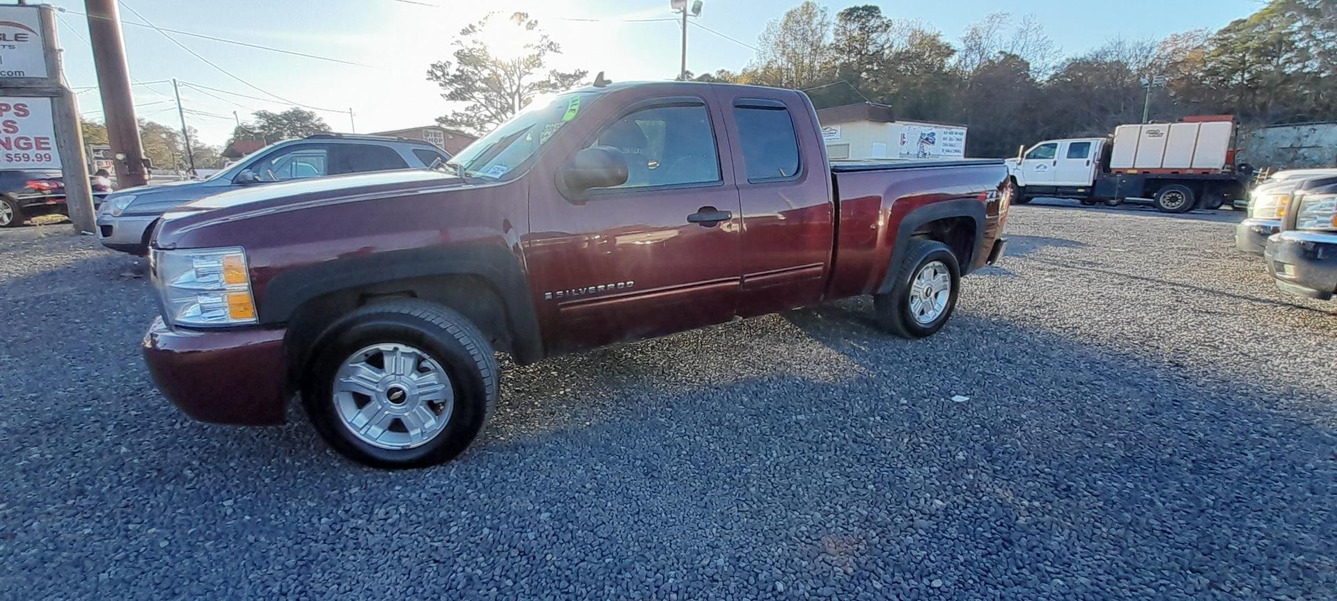 2009 Chevrolet Silverado 1500 1LT photo 3