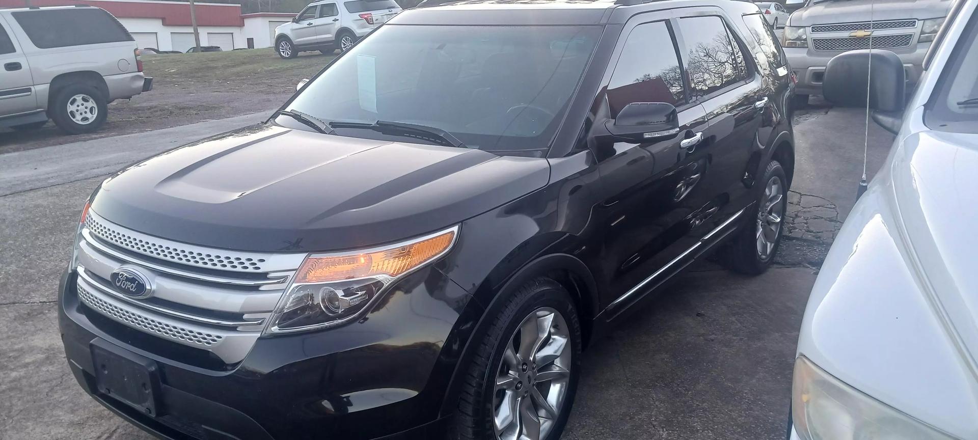 Ford Explorer's photo