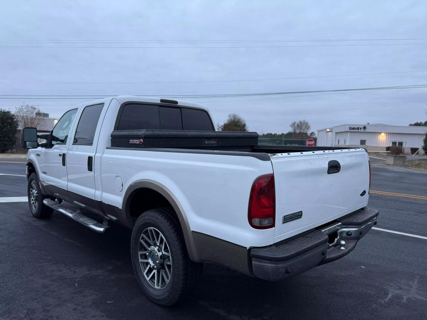 2005 Ford F-250 Super Duty Lariat photo 9