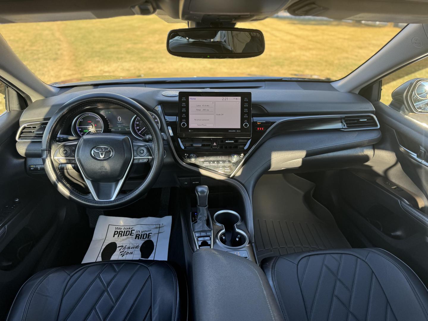 2022 Toyota Camry XLE photo 17