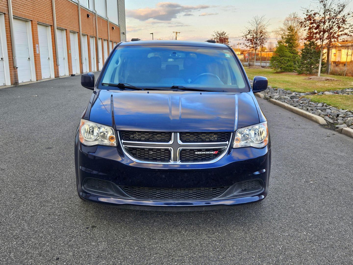 2015 Dodge Grand Caravan SXT photo 2