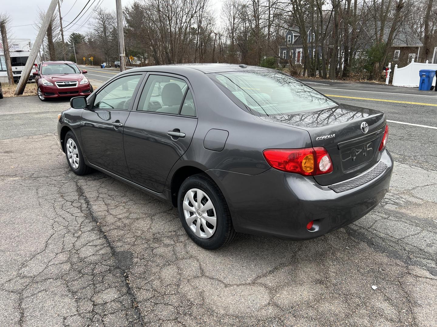 2009 Toyota Corolla LE photo 3