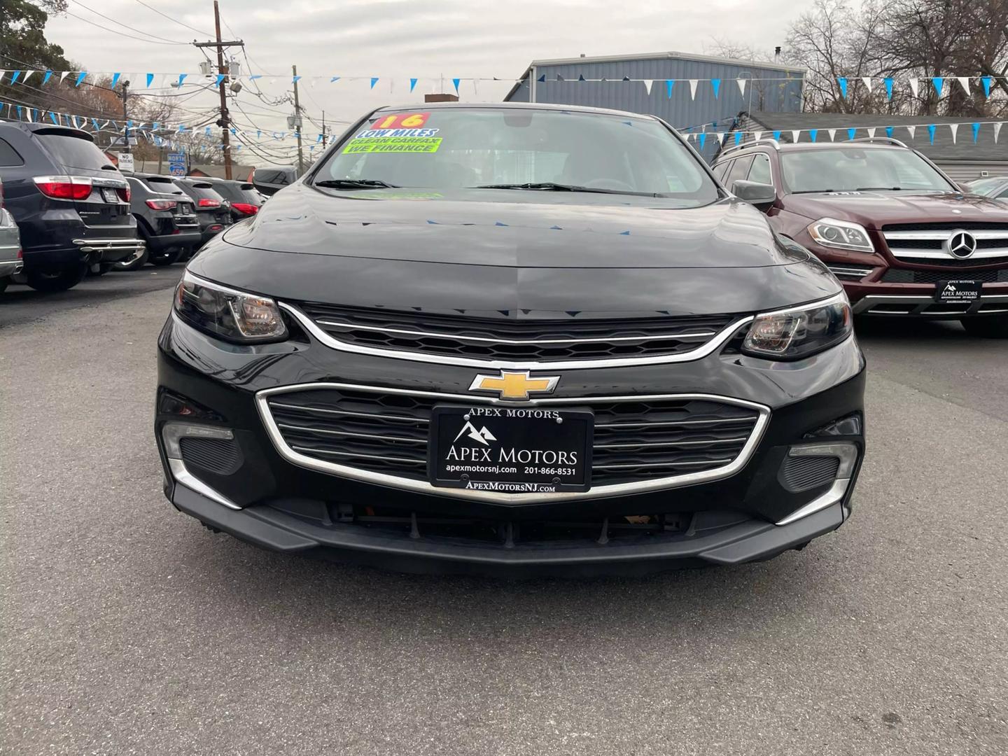 2016 Chevrolet Malibu 1LT photo 2