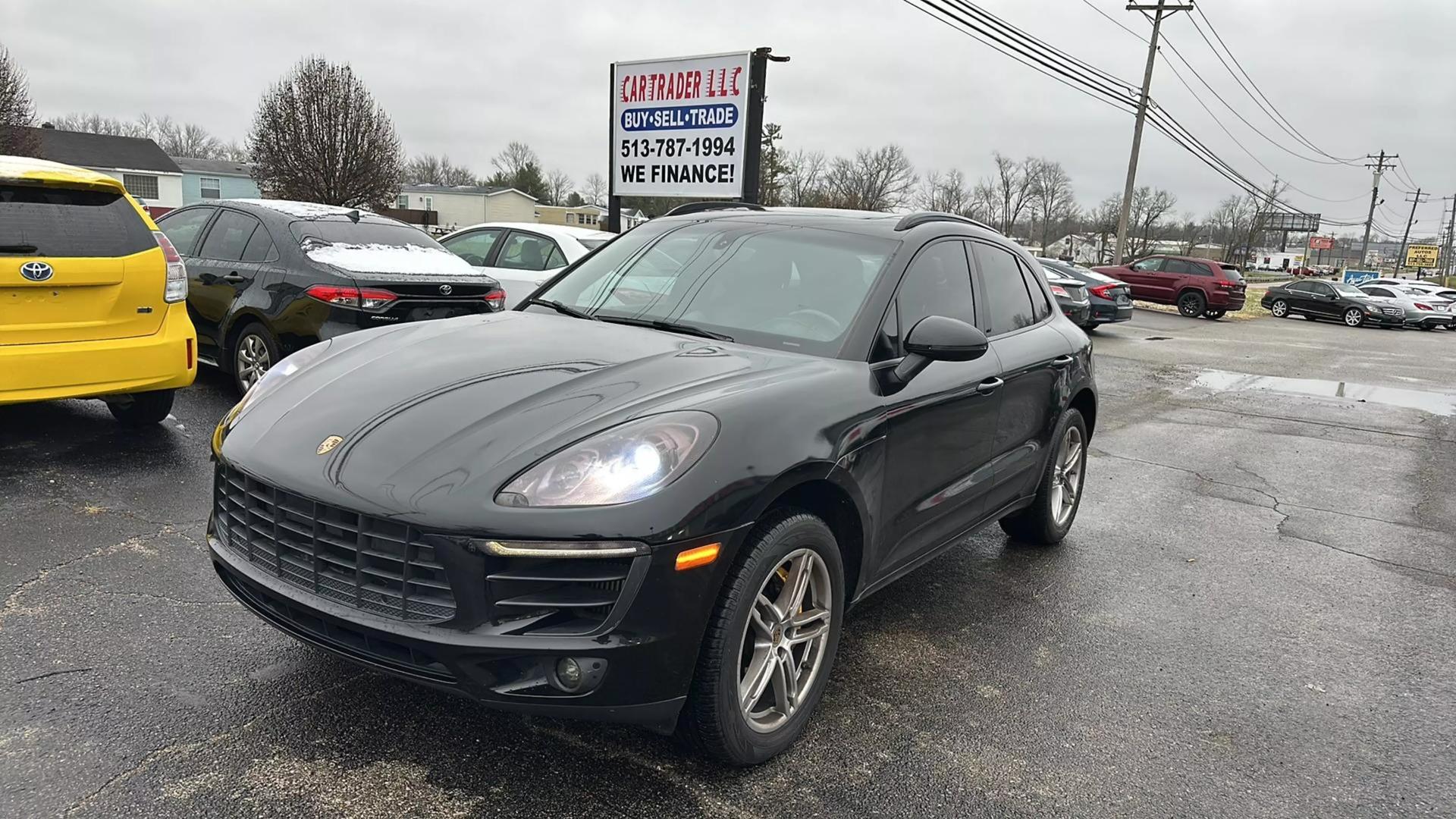 Porsche Macan's photo