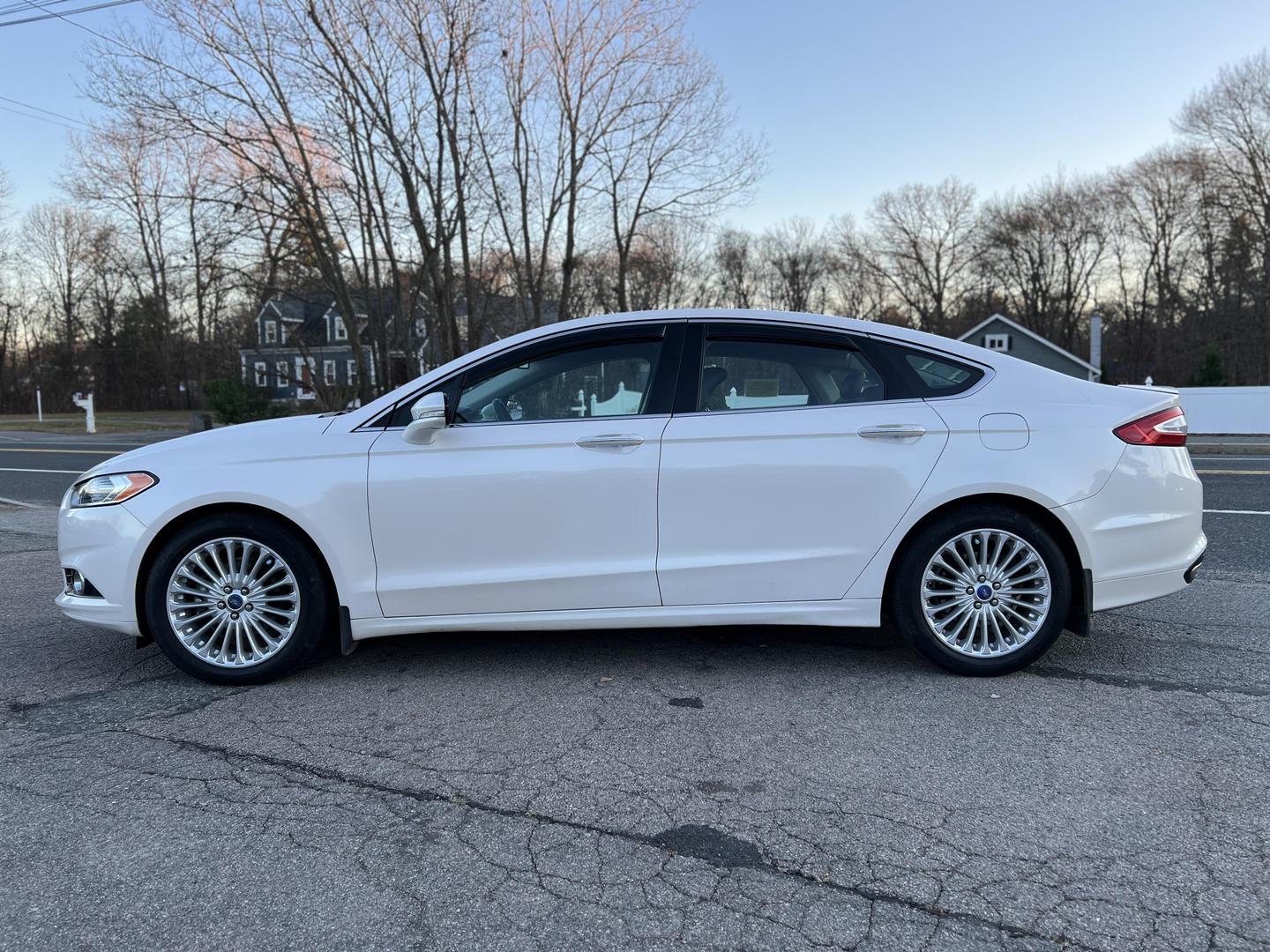 2013 Ford Fusion Titanium photo 2