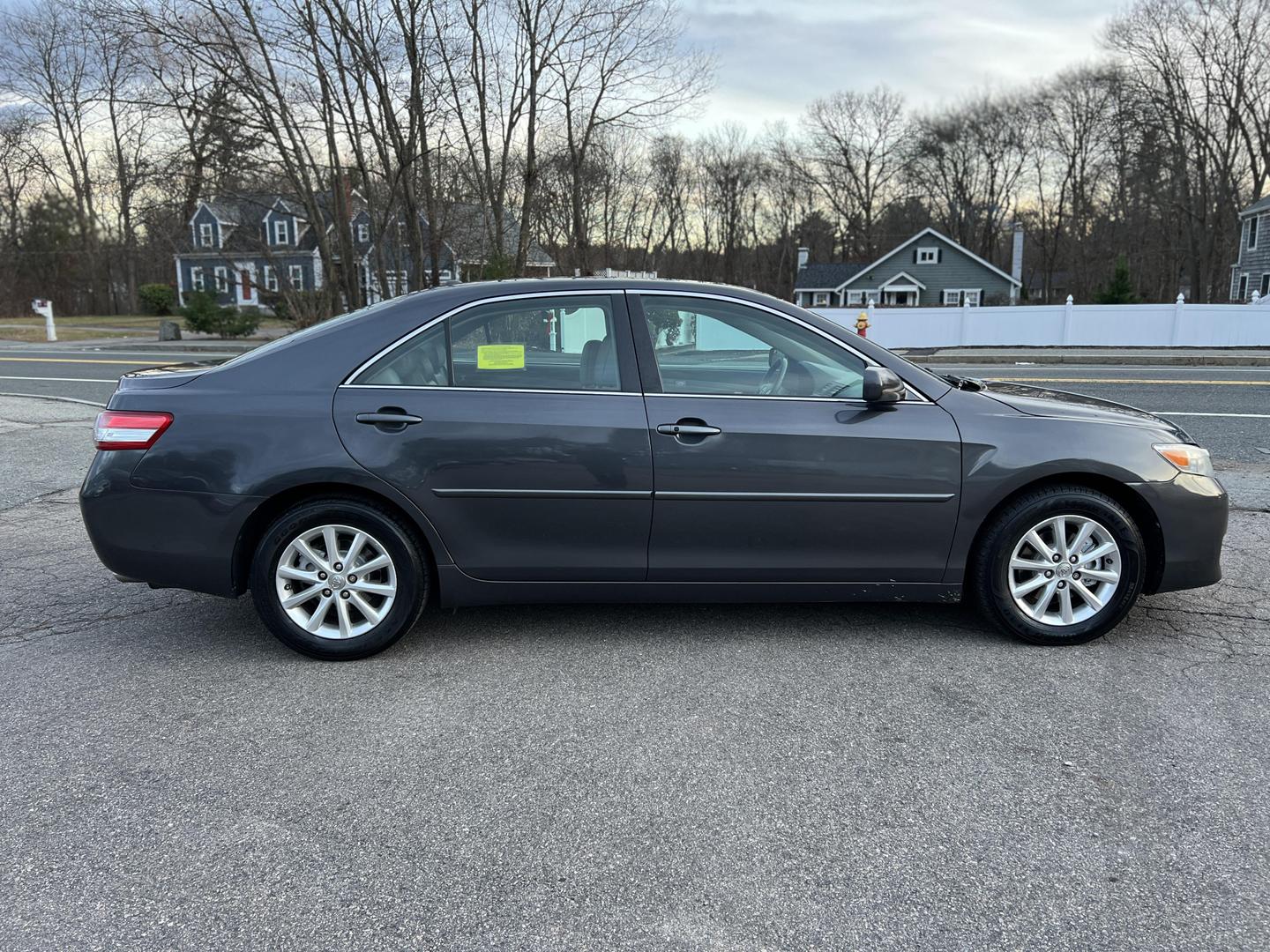 2011 Toyota Camry XLE photo 6