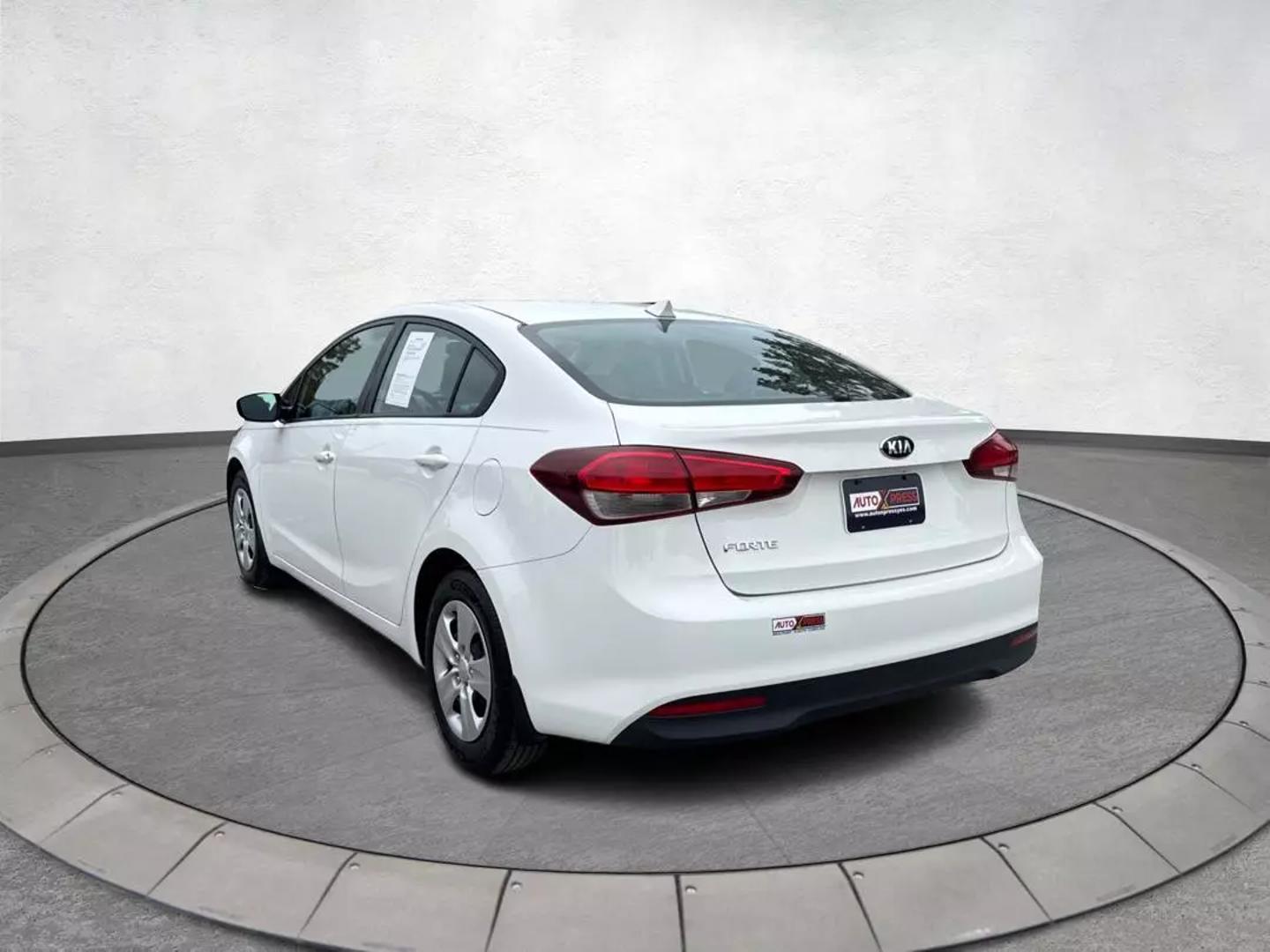 2017 Kia Forte LX photo 5