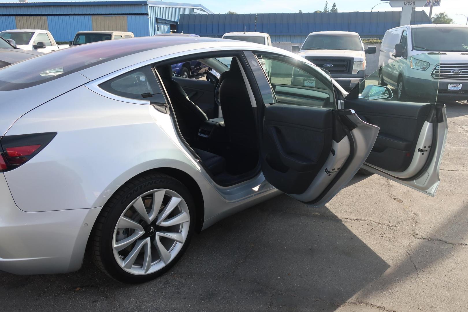 2018 Tesla Model 3 Long Range photo 32