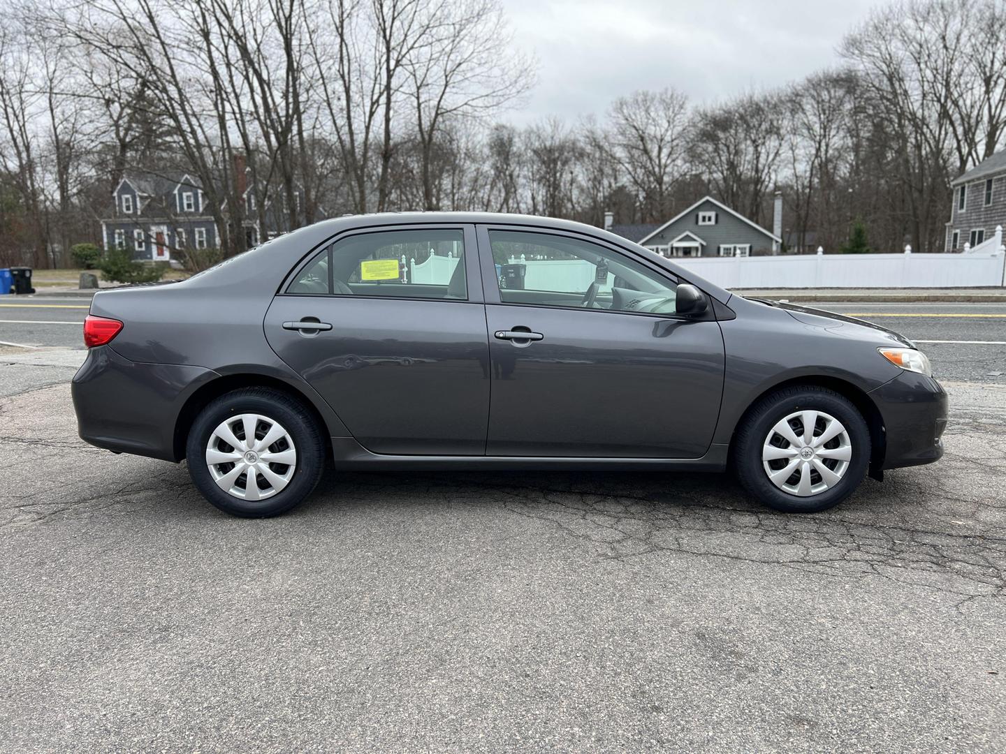 2009 Toyota Corolla LE photo 6