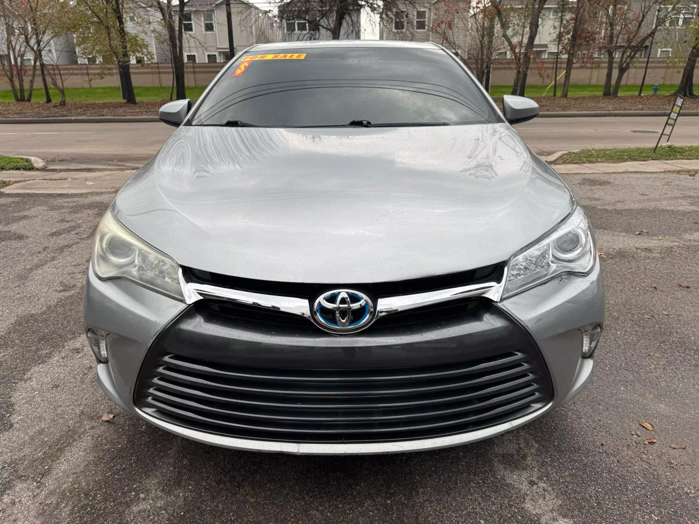 2016 Toyota Camry LE photo 1