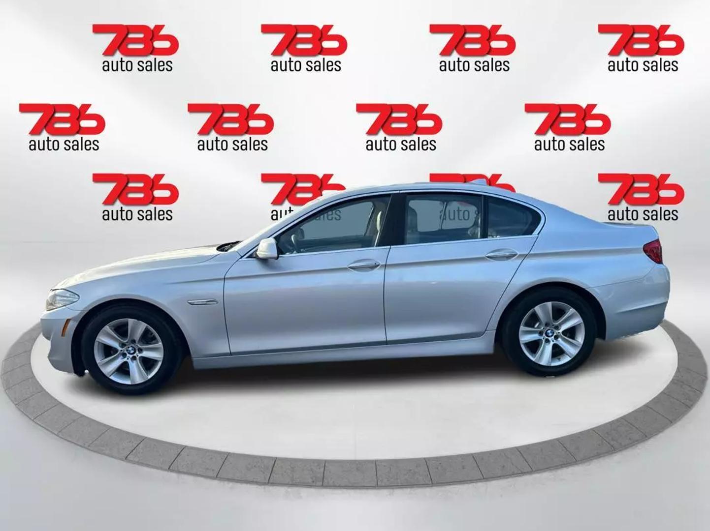 2011 BMW 5 Series 528i photo 6