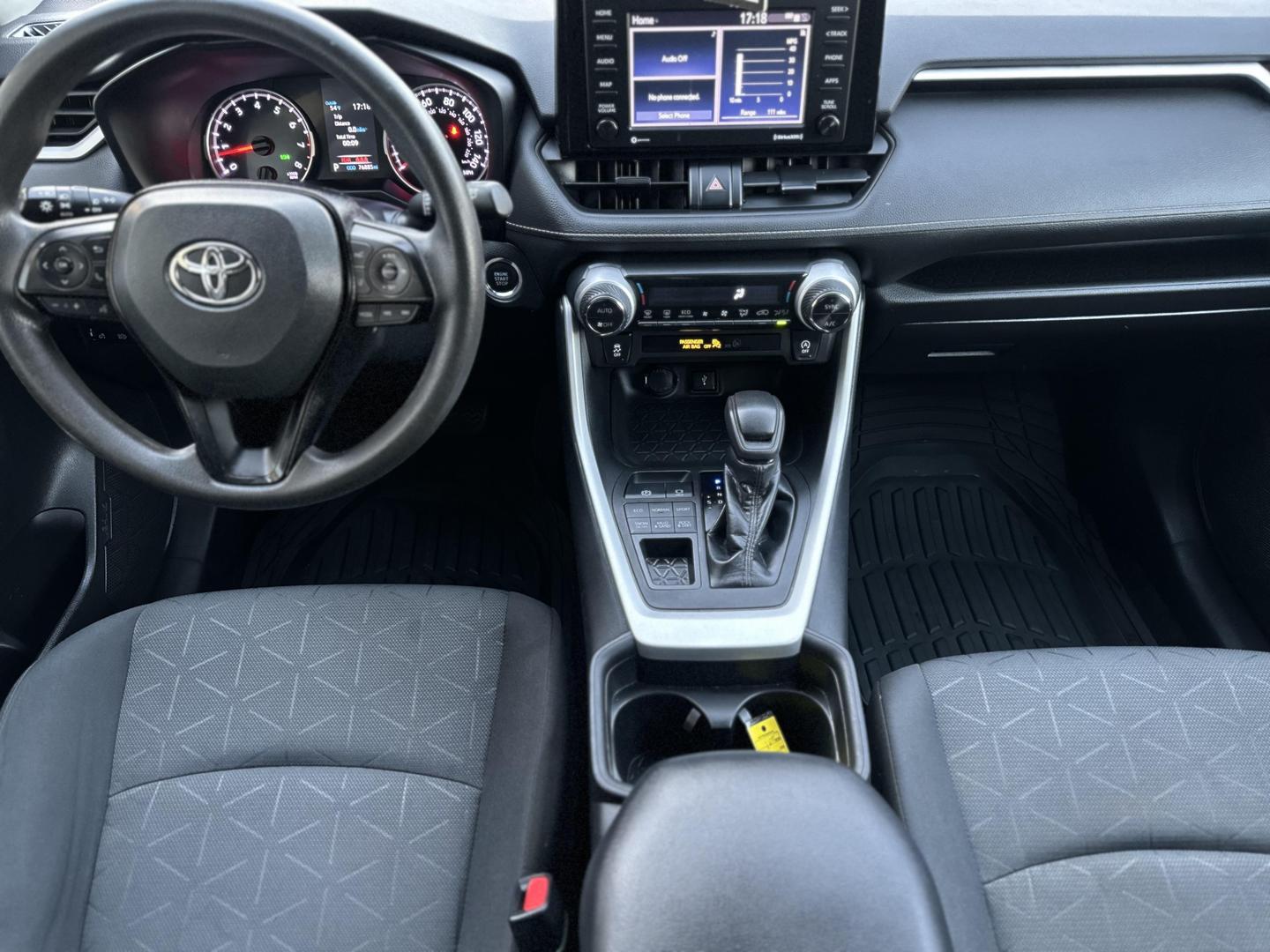 2021 Toyota RAV4 XLE photo 2