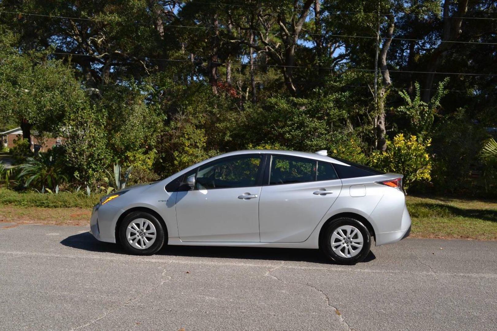 2018 Toyota Prius One photo 9