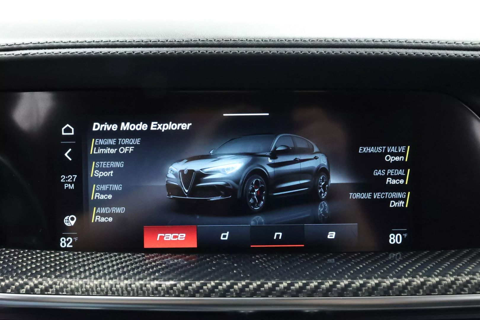 2022 Alfa Romeo Stelvio - Image 28