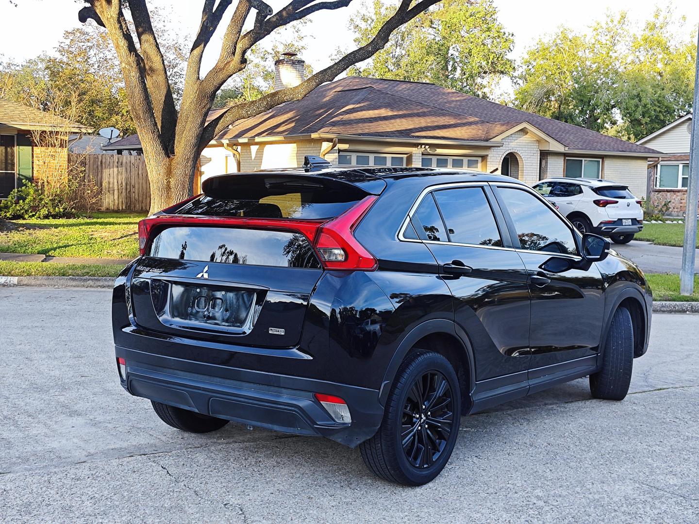 2020 Mitsubishi Eclipse Cross LE photo 6