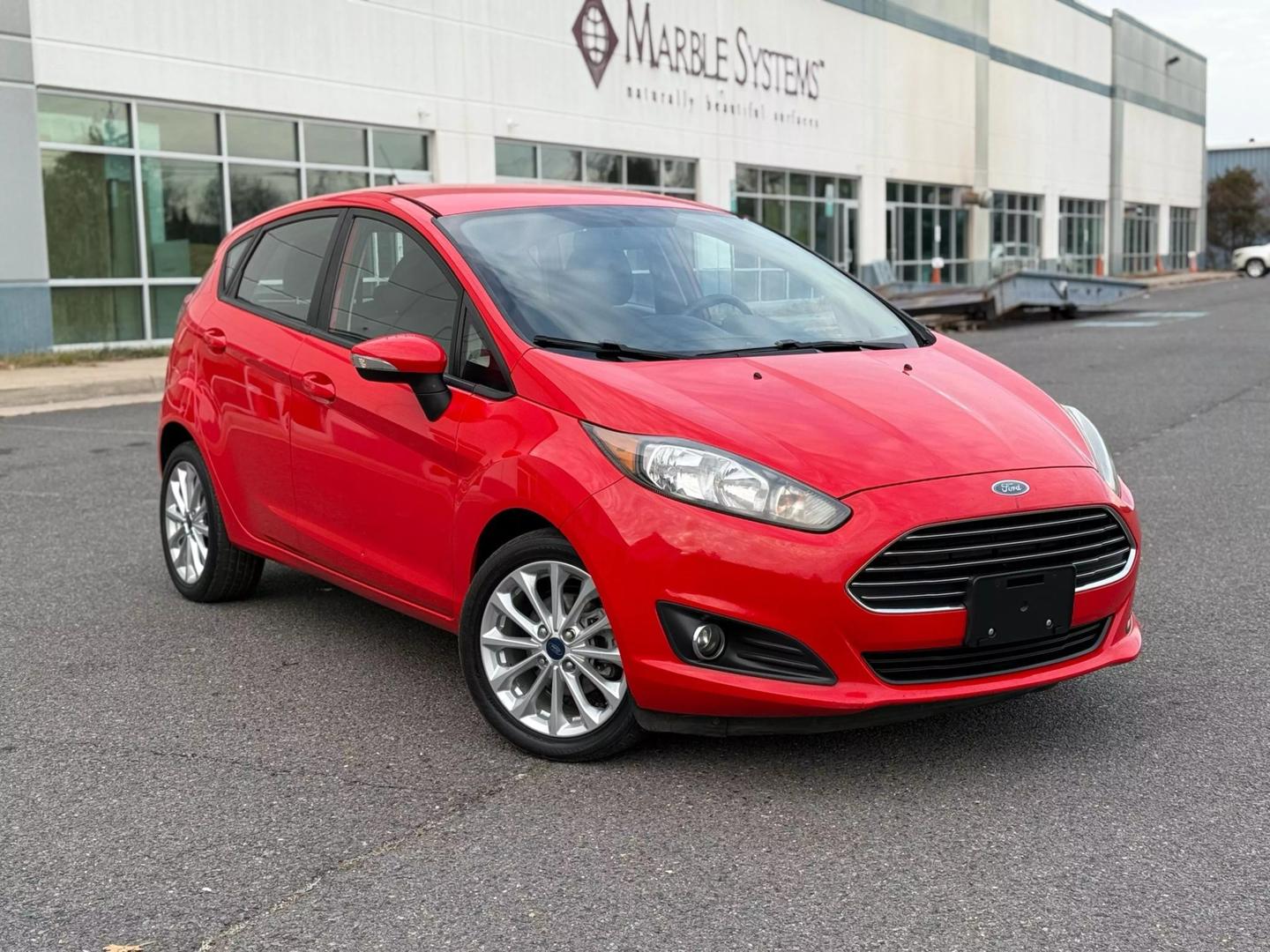 2014 Ford Fiesta SE photo 2