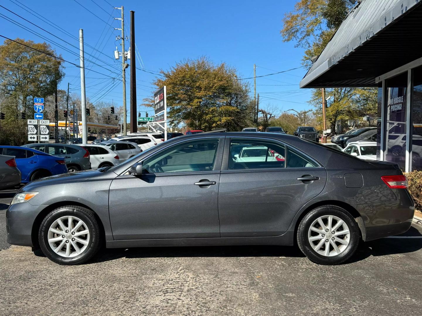 2011 Toyota Camry LE photo 4