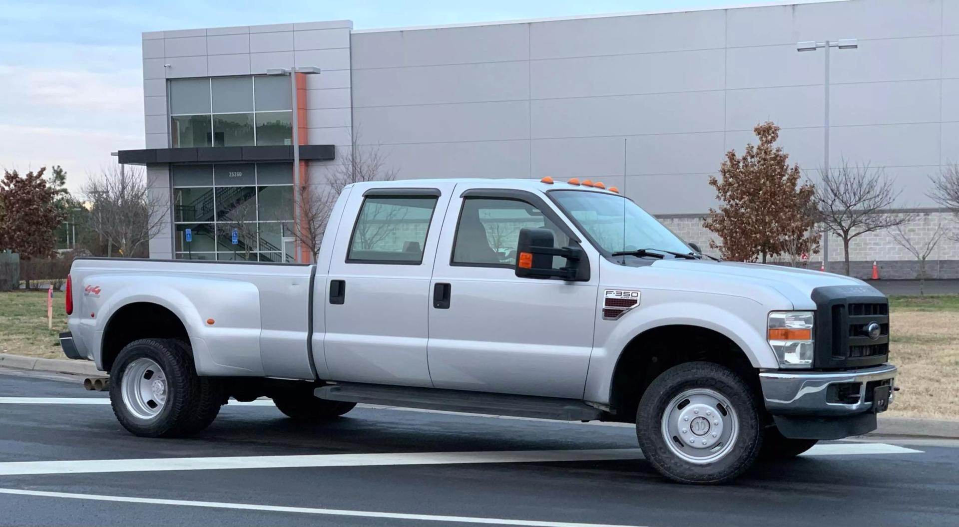 2008 Ford F-350 Super Duty XL photo 2