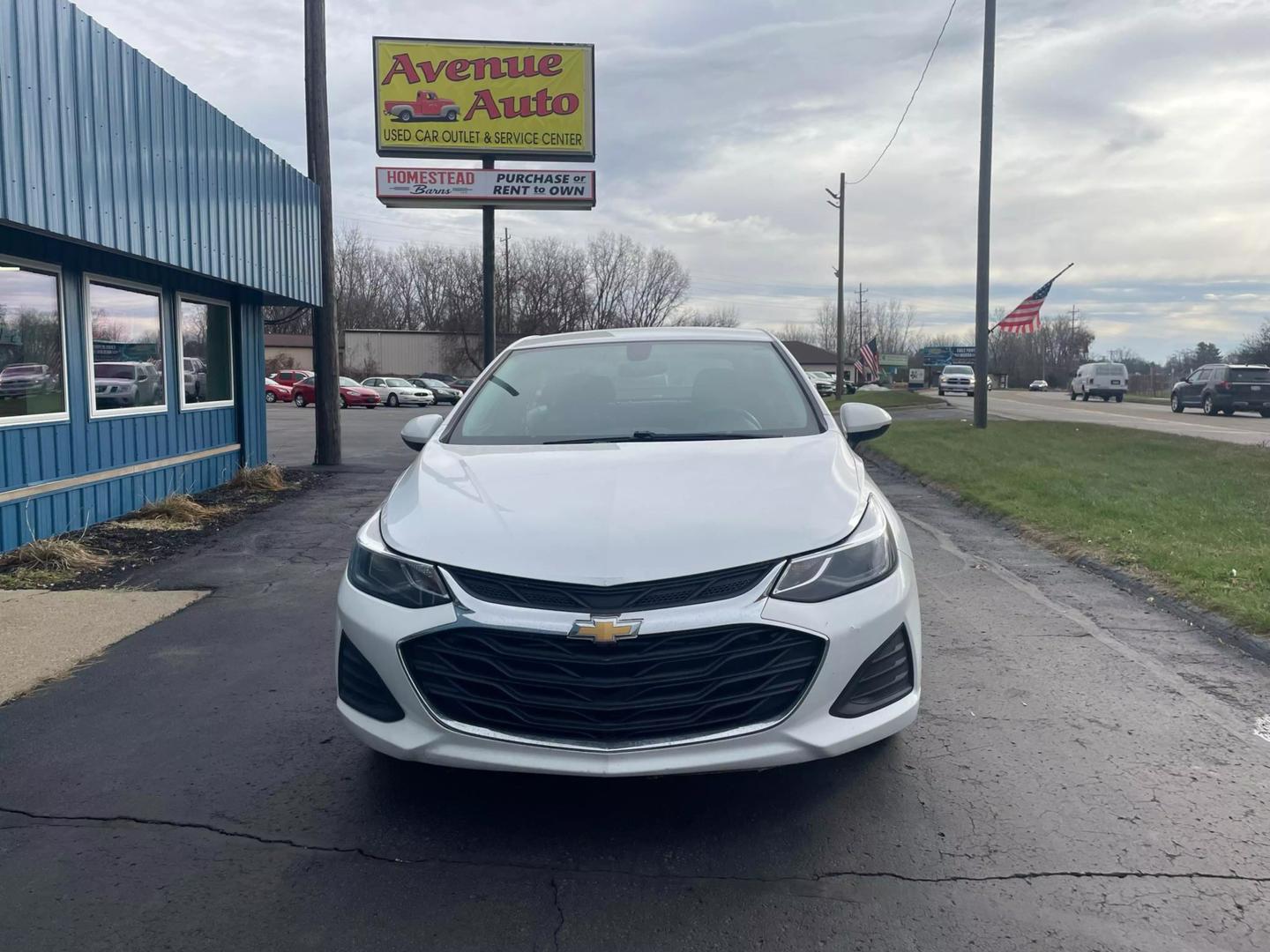 2019 Chevrolet Cruze LT photo 2