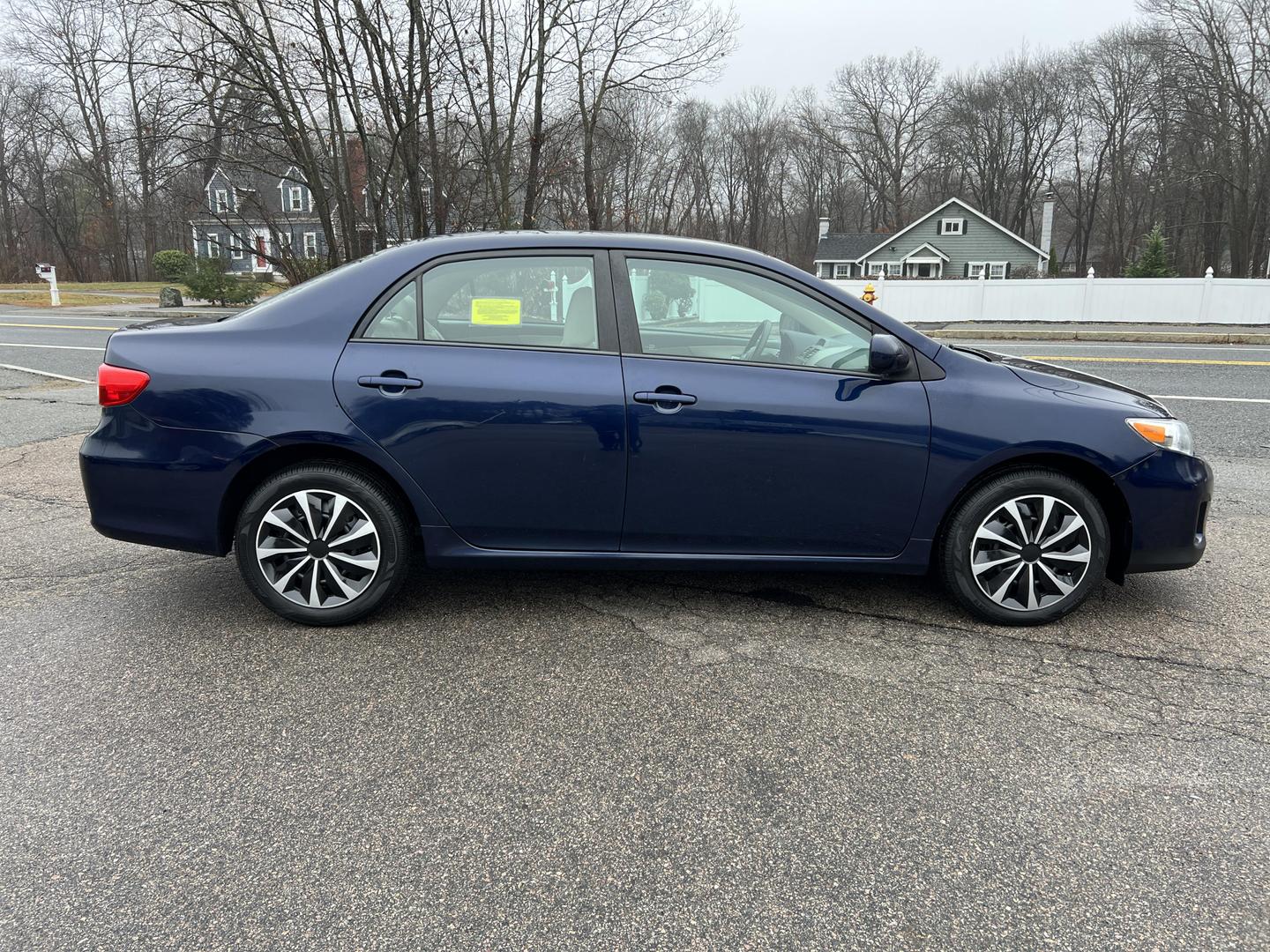 2012 Toyota Corolla LE photo 6