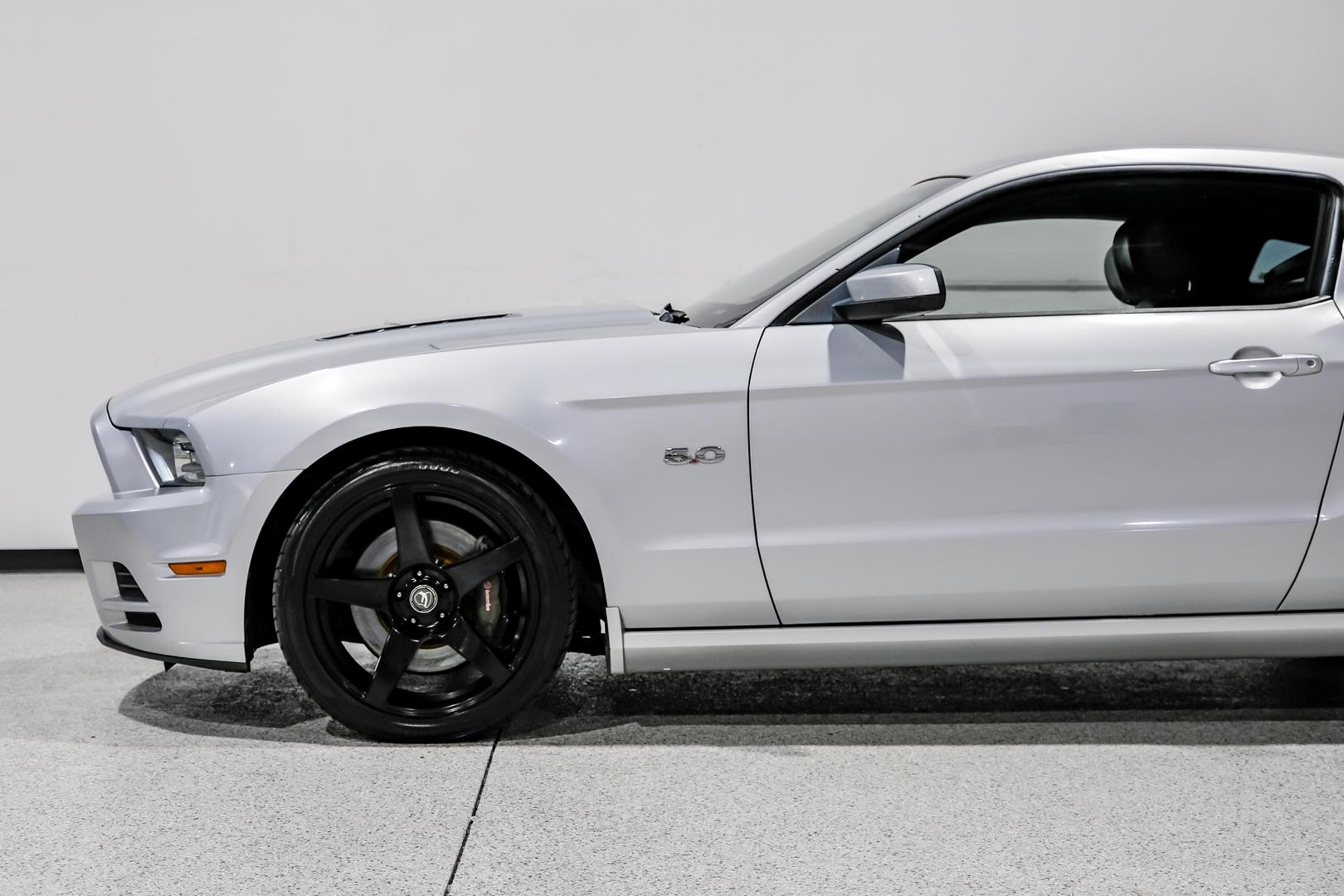 2013 Ford Mustang GT photo 14