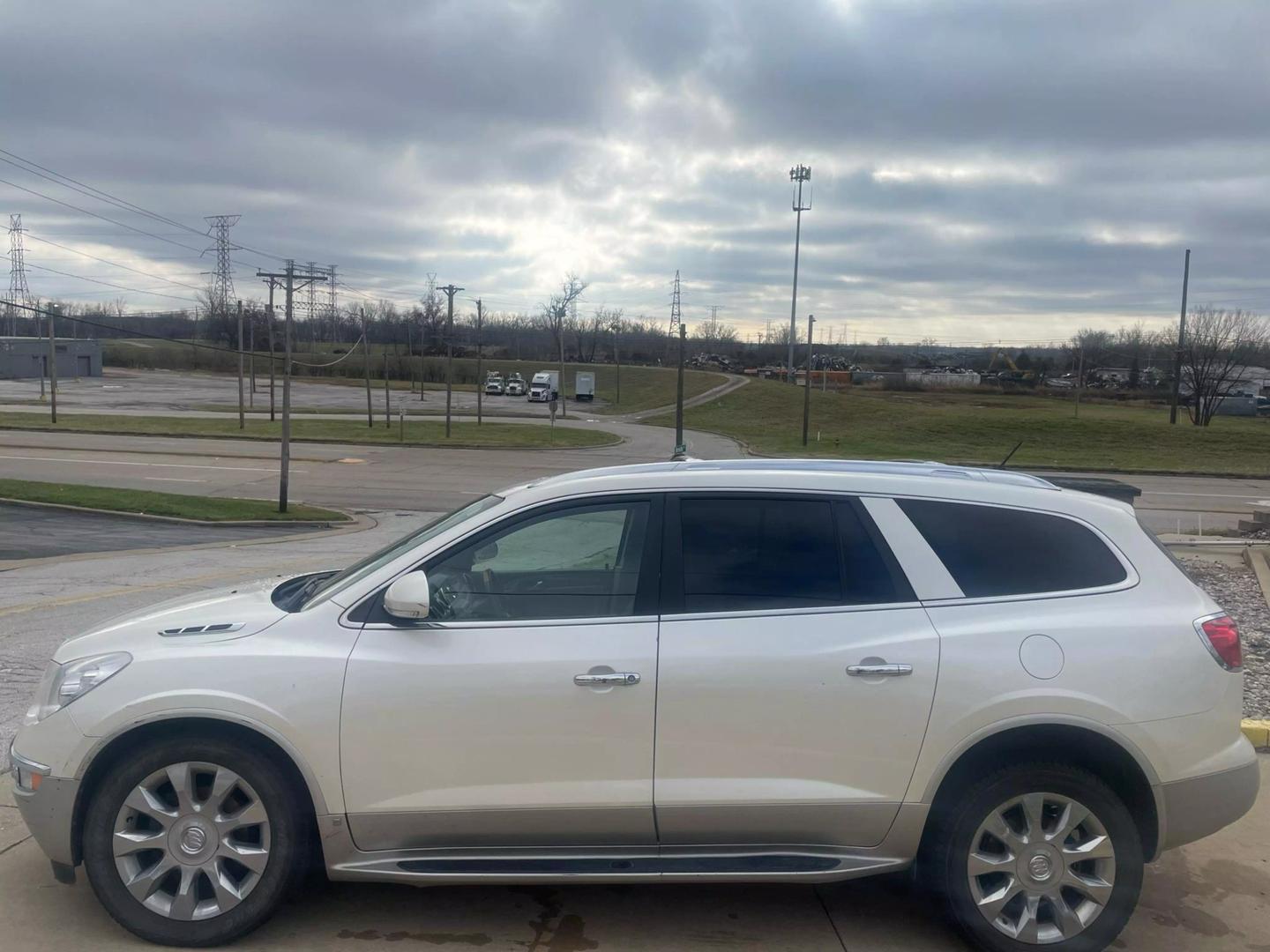 Buick Enclave's photo