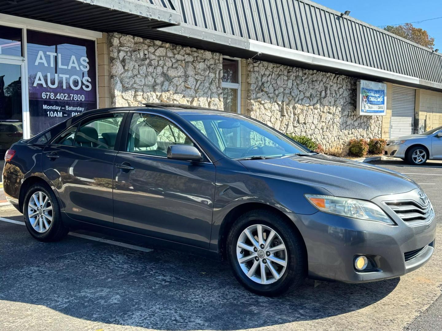 2011 Toyota Camry LE photo 9