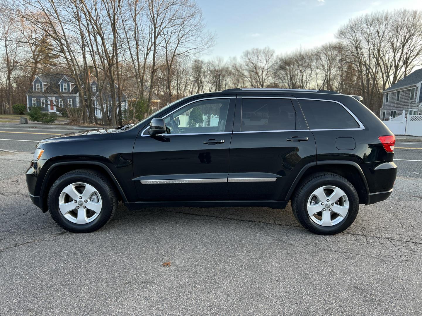 2013 Jeep Grand Cherokee Laredo photo 2