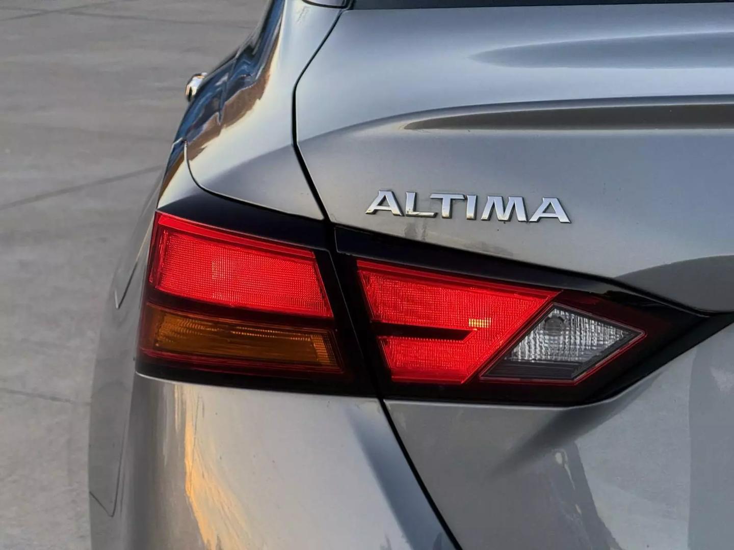 2020 Nissan Altima SV photo 26