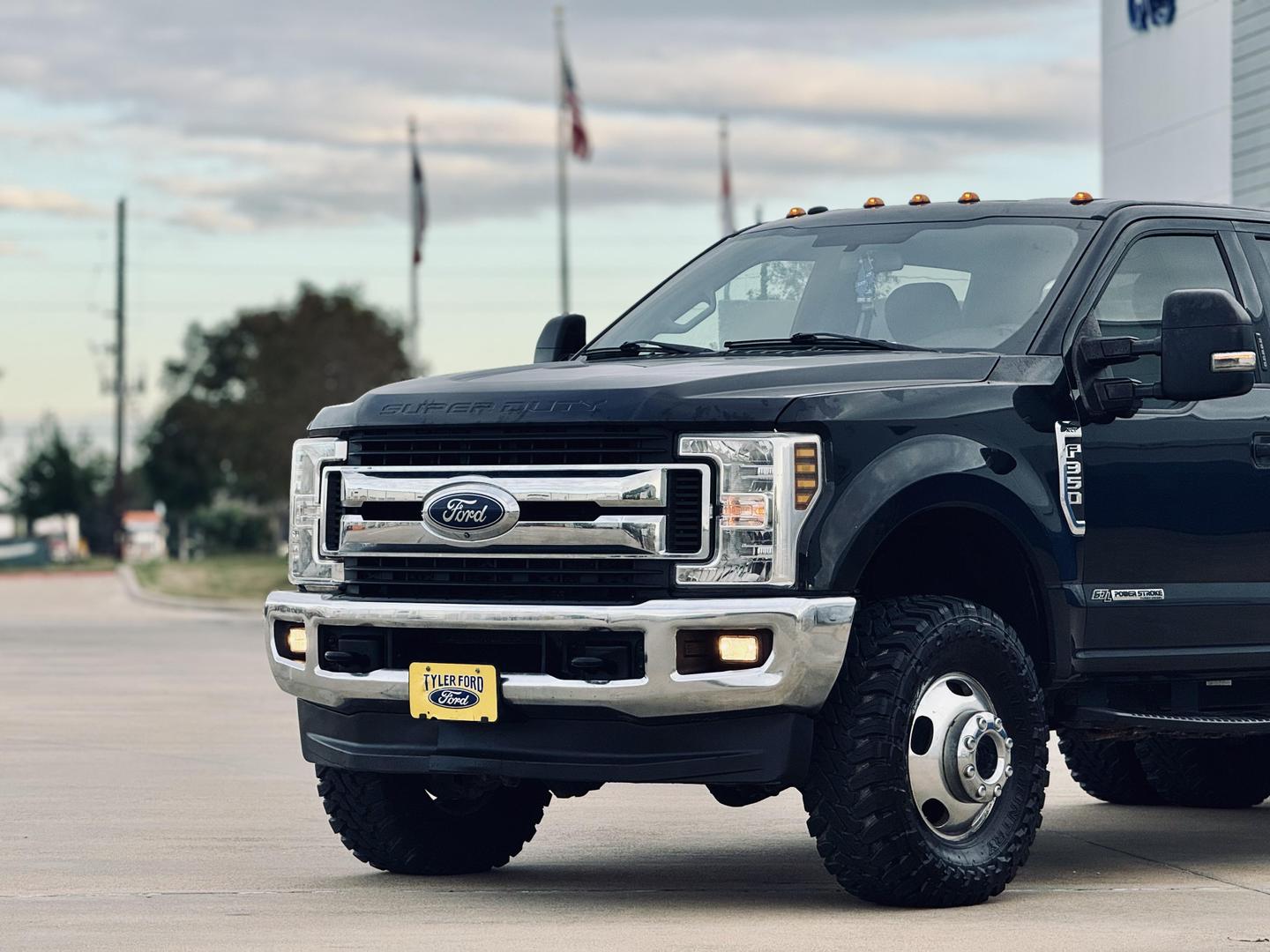 2019 Ford F-350 Super Duty XLT photo 2