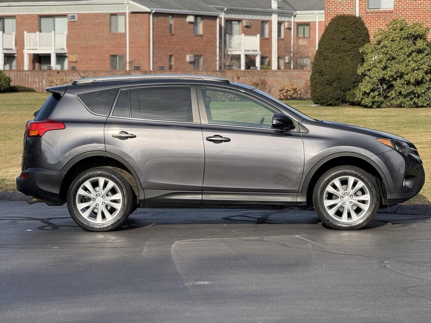 2014 Toyota RAV4 Limited photo 8