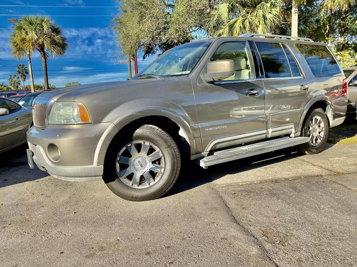 2004 Lincoln Navigator null photo 9