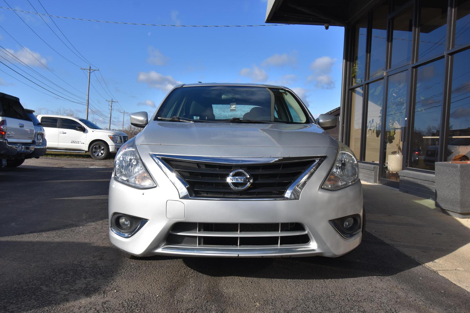 2018 Nissan Versa Sedan SV photo 3