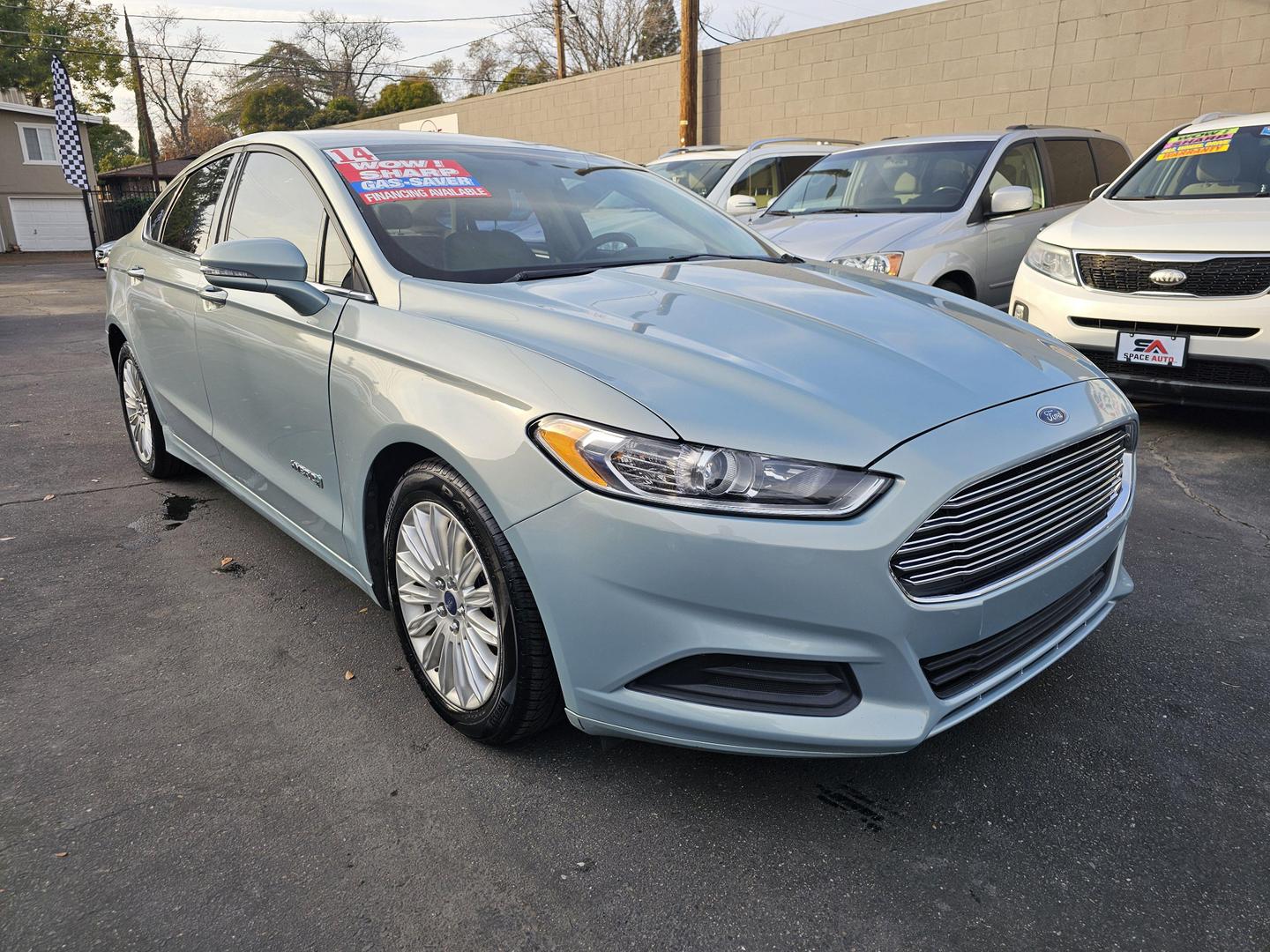 2014 Ford Fusion SE Hybrid photo 3