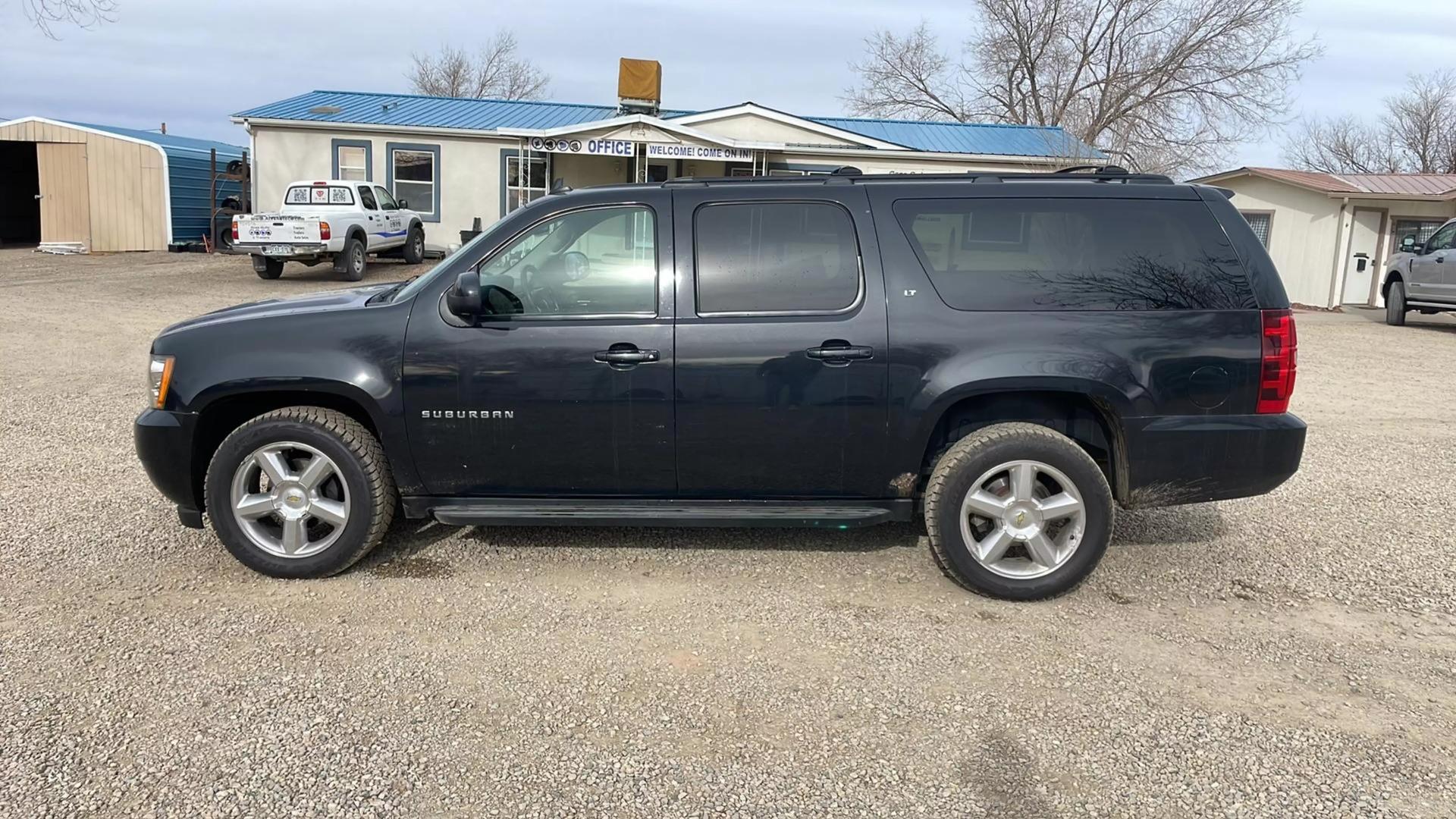 2011 Chevrolet Suburban LT photo 8