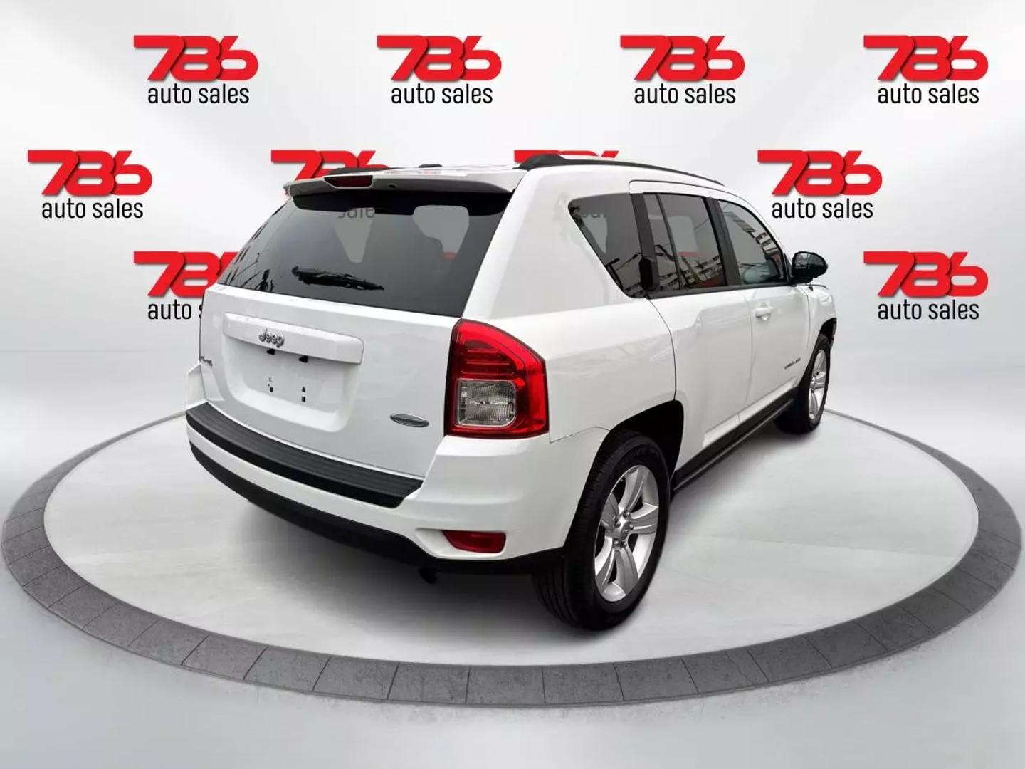 2012 Jeep Compass Latitude photo 3