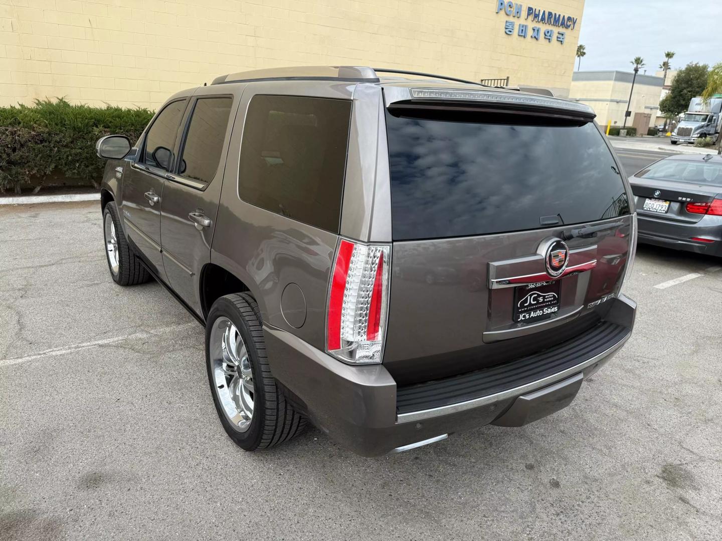 2013 Cadillac Escalade Premium photo 15