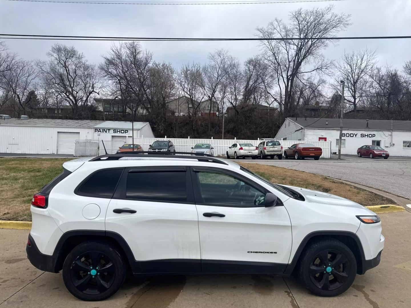 2016 Jeep Cherokee Sport Altitude photo 3