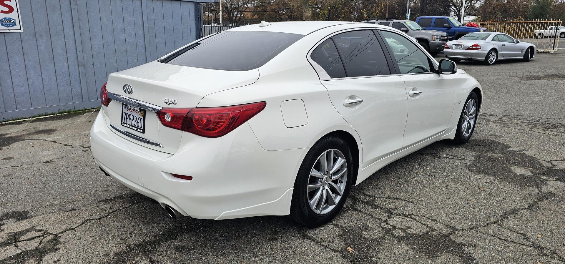 2015 INFINITI Q50 Premium photo 4