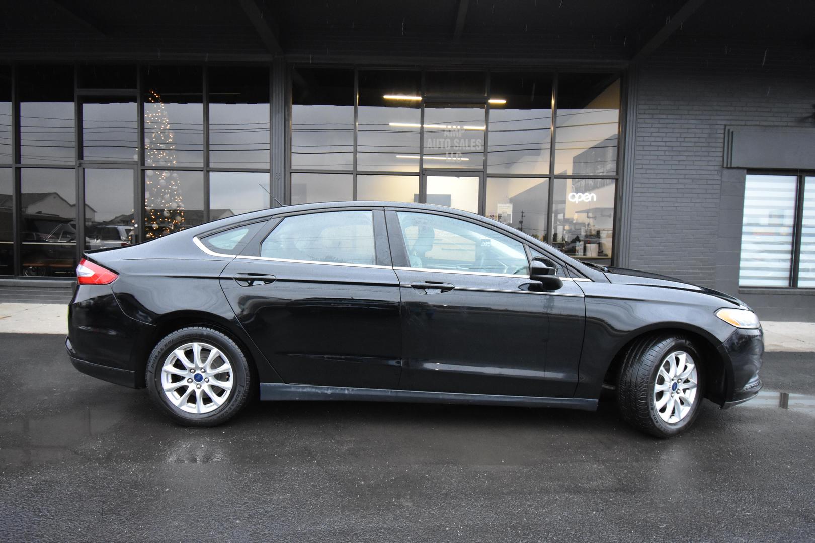 2016 Ford Fusion S photo 7