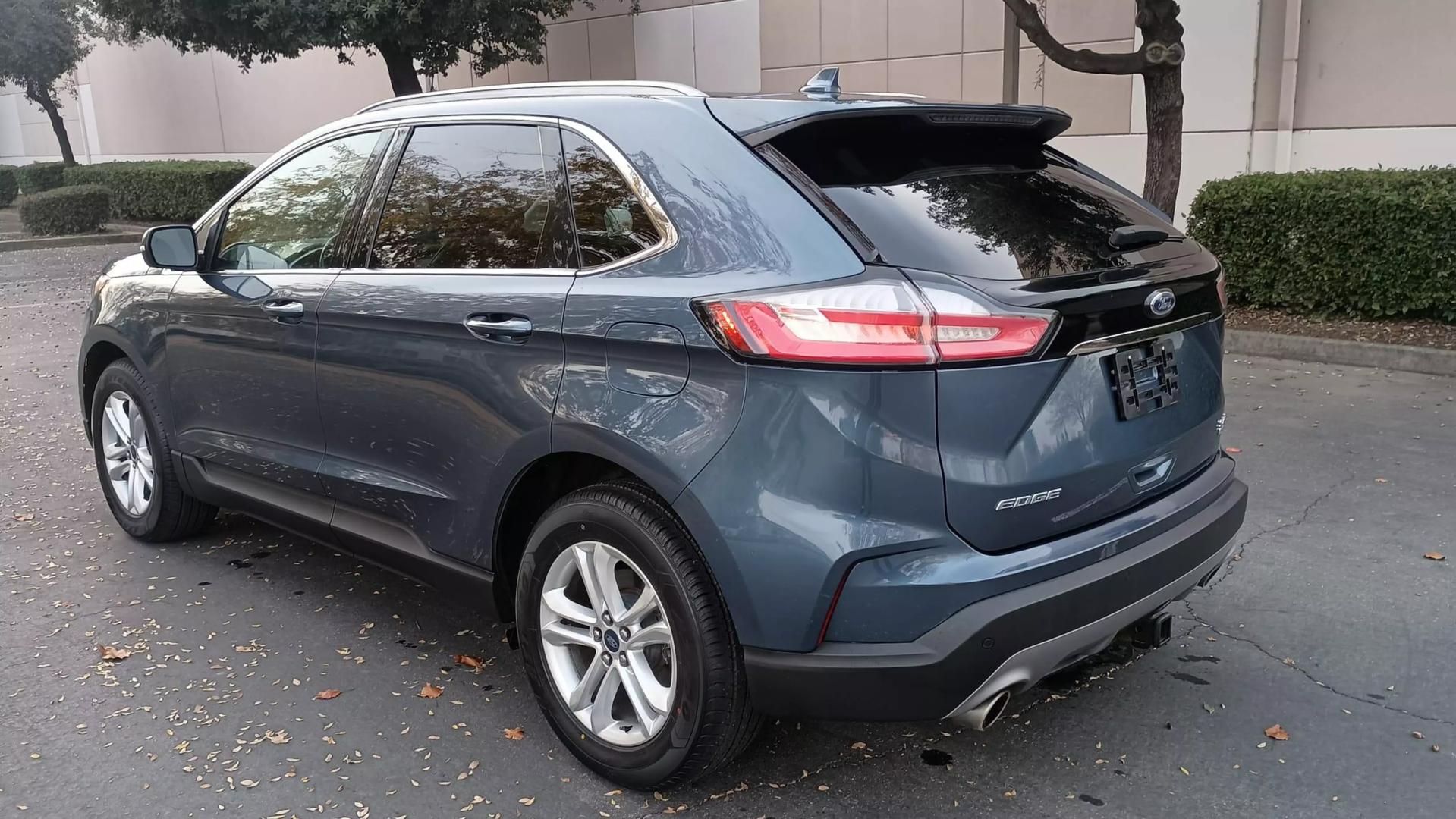 2019 Ford Edge SEL photo 5