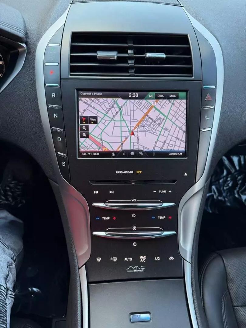 2013 Lincoln MKZ Base photo 31