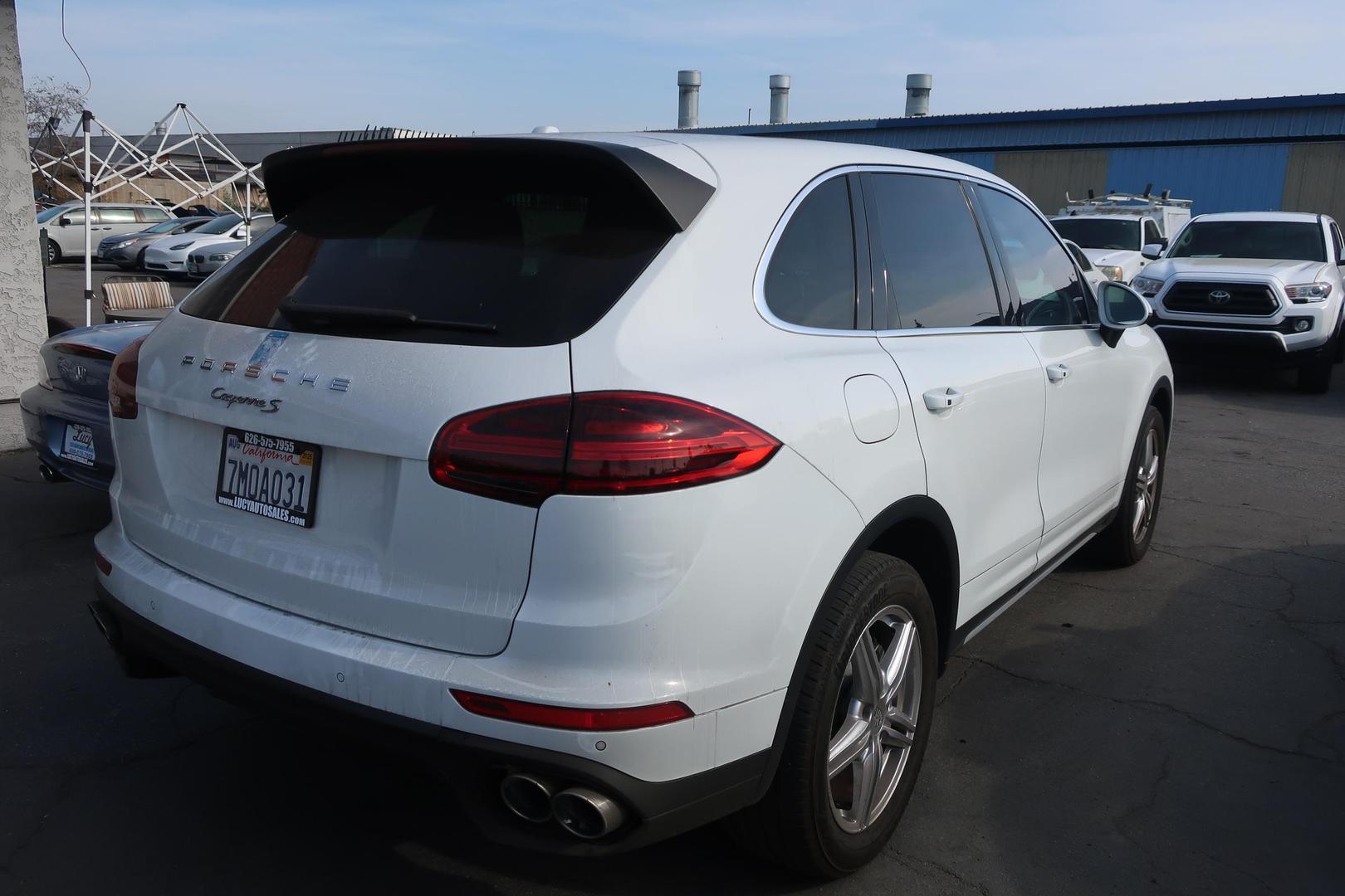 2016 Porsche Cayenne S photo 7