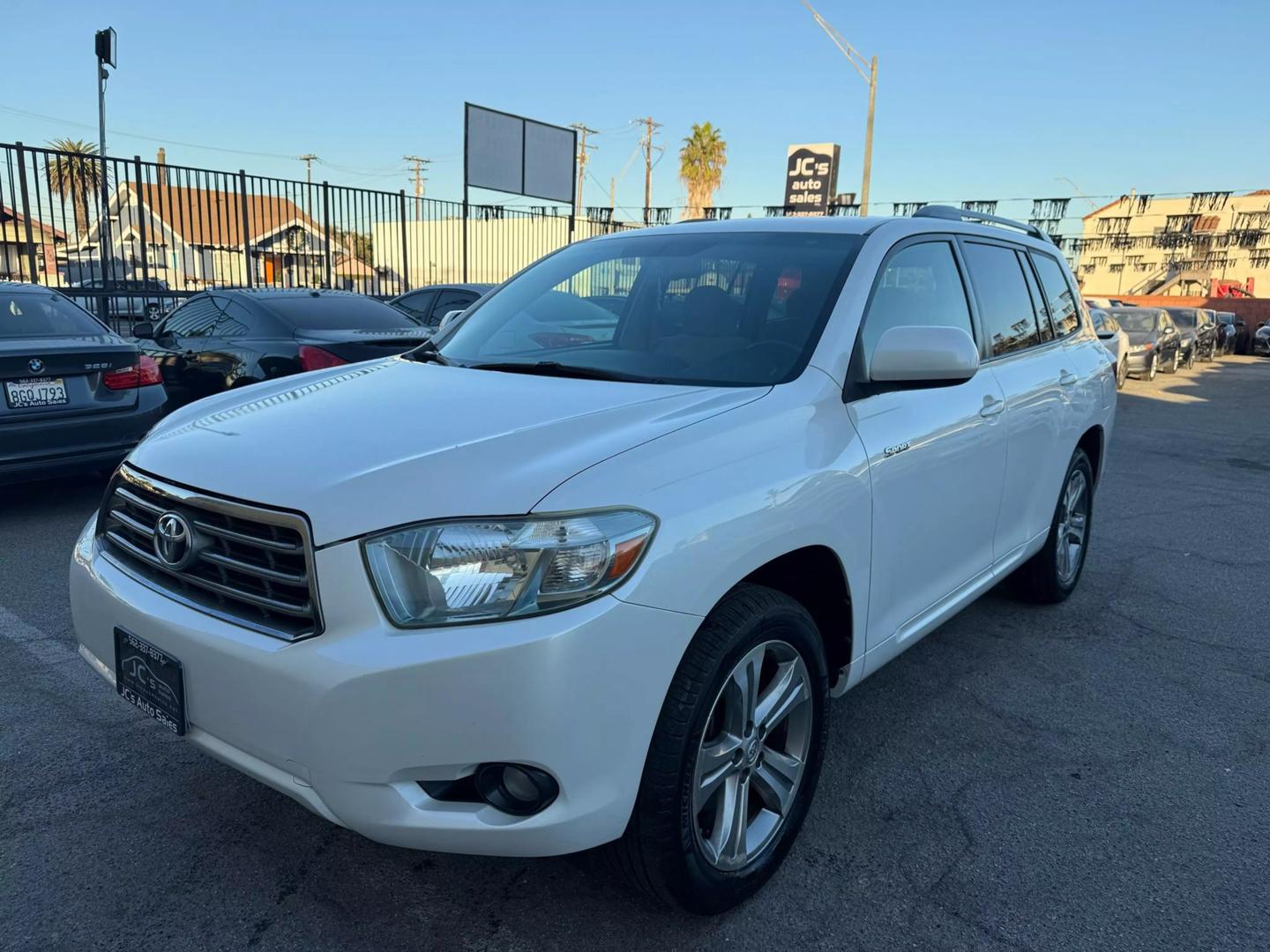 Toyota Highlander's photo