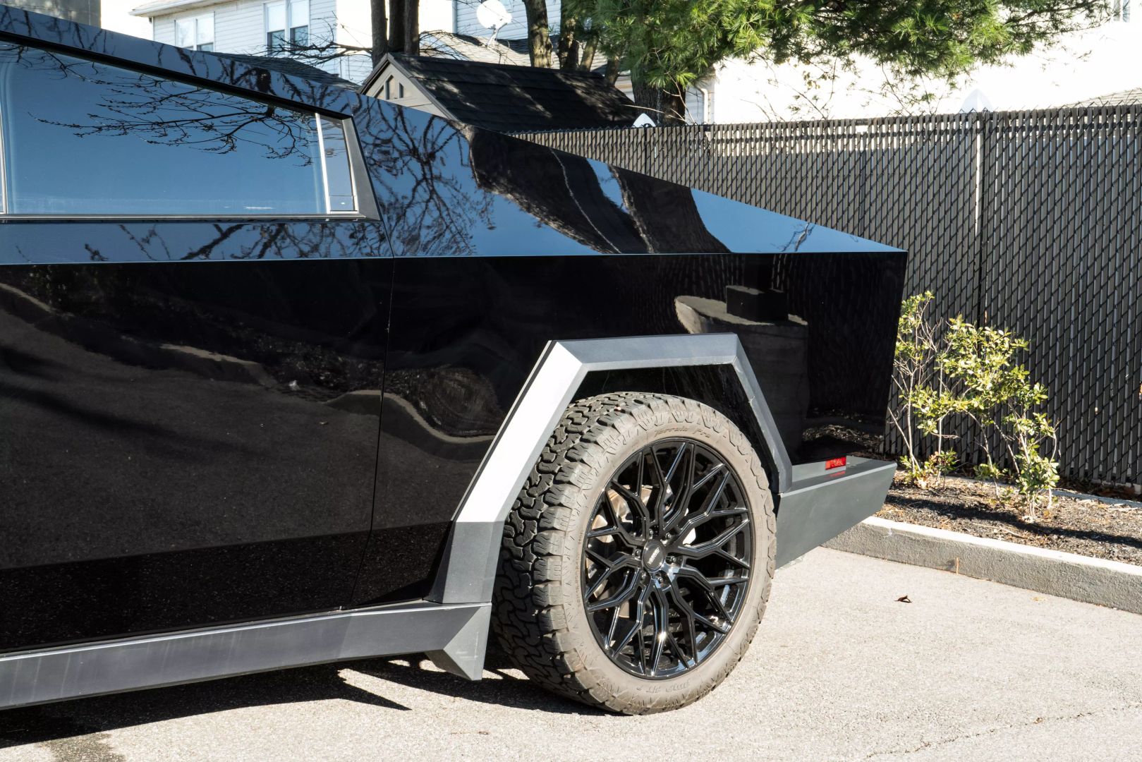2024 Tesla Cybertruck - Image 17